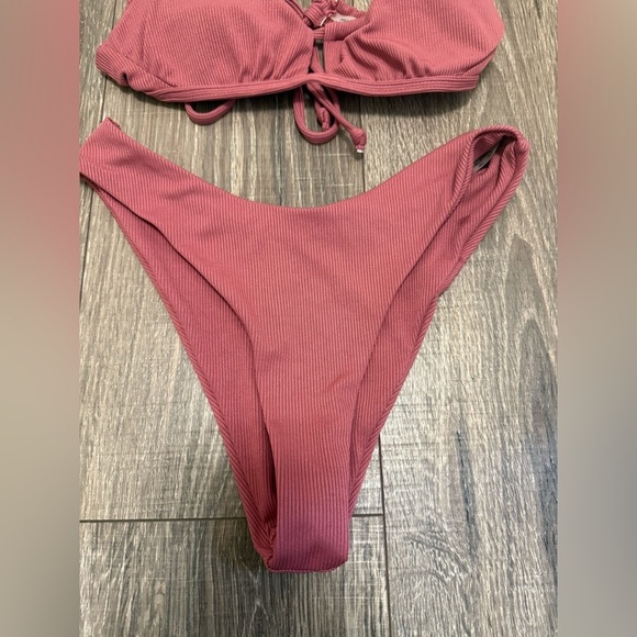 Zaful Women’s Dark Red Key Hole Bandeau Bikini Size S Cheeky Bottoms - Picture 3 of 6
